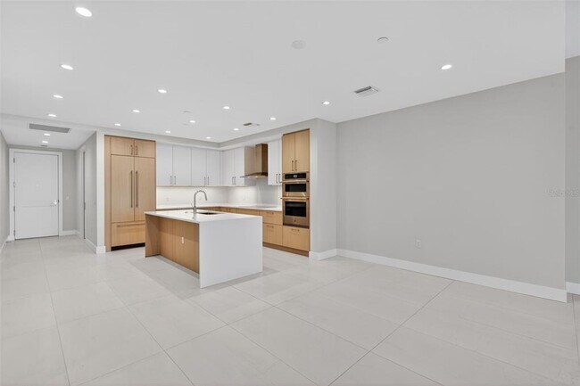 Building Photo - 275 1st Ave S