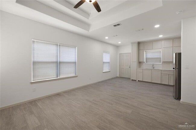 Building Photo - 12 S Alamo Rd