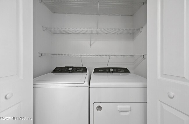 Building Photo - 334 Scrub Jay Dr