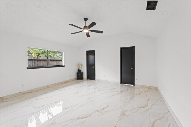 Building Photo - 2610 Hollymist Dr