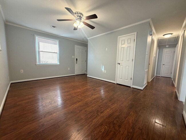 Building Photo - Adorable Rancher
