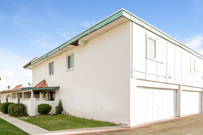 Building Photo - 2133 W Turney Ave