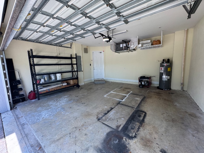 Building Photo - 2515 NE 18th St