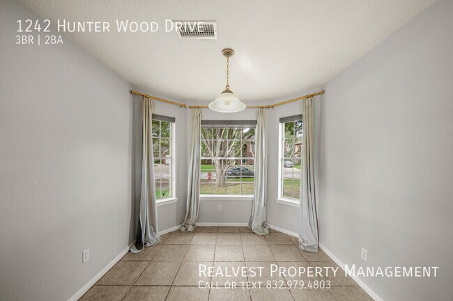 Building Photo - 1242 Hunter Wood Dr