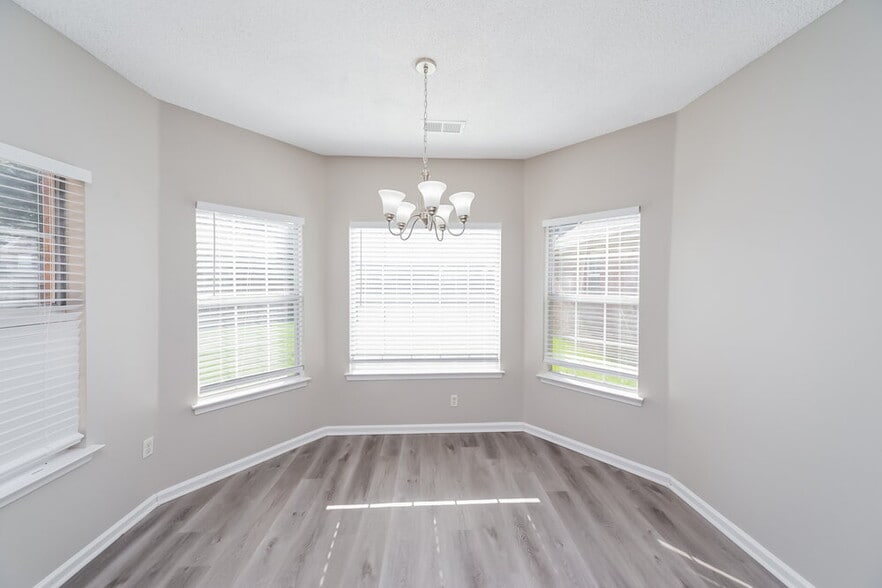 Building Photo - 7415 Creekside Dr