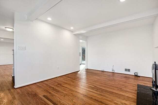 Building Photo - 17020 Briardale Rd