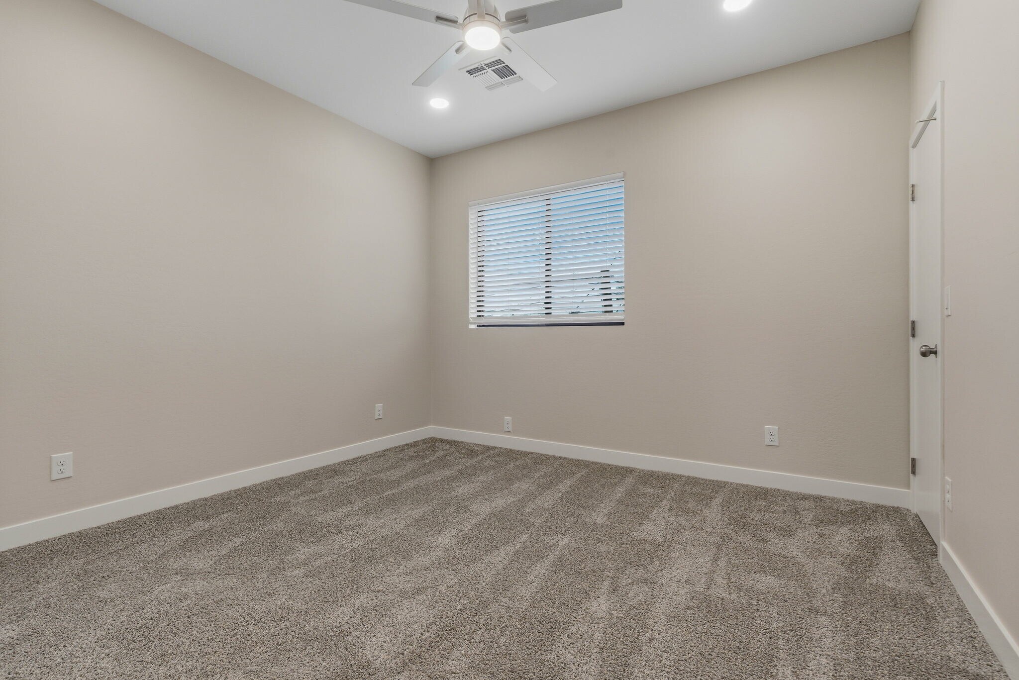 Building Photo - 1222 E Diamond St