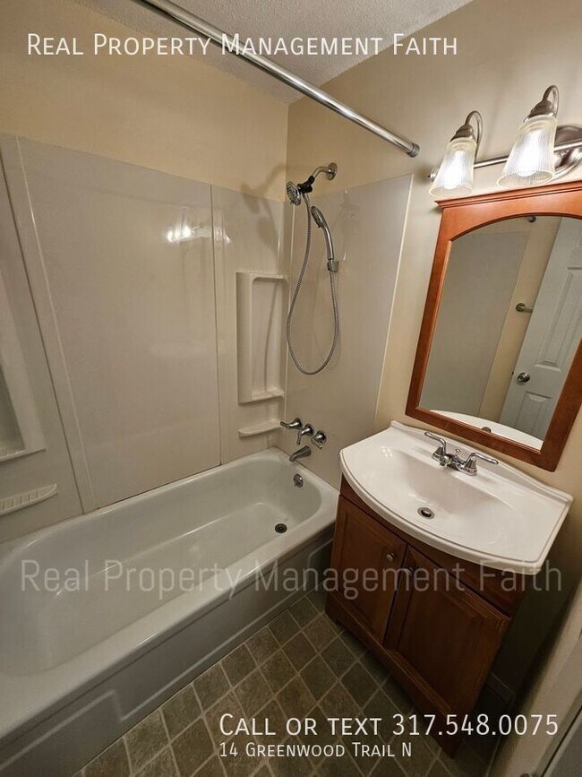 Building Photo - 14 Greenwood Trail N Dr