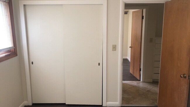 Building Photo - 1313-1315-1315 NE Harvey Rd