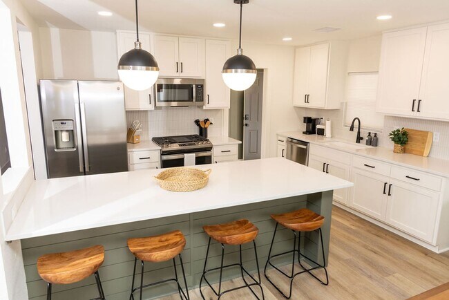 Building Photo - Beautiful Lake Havasau Home