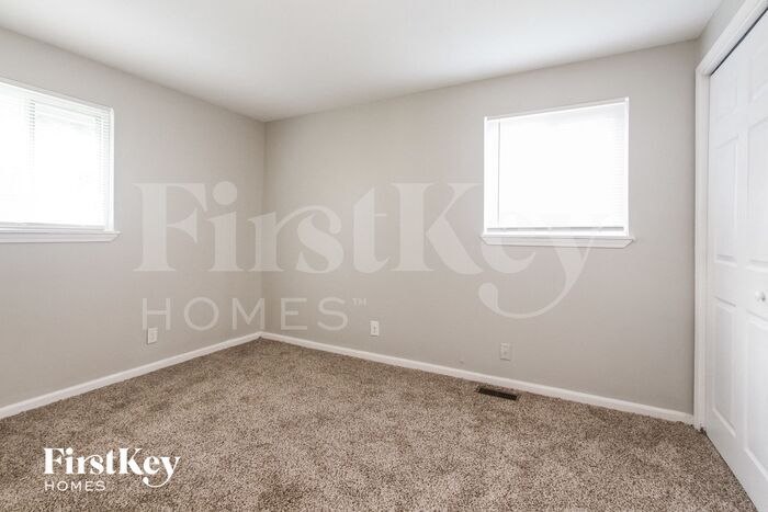 Building Photo - 6002 Gateway Dr