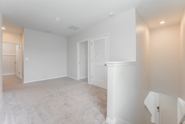 Building Photo - "Spacious 5-Bed Oasis located in SouthShore Bay!