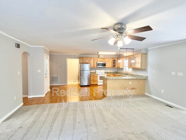 Building Photo - 102 Thunderbird Ln