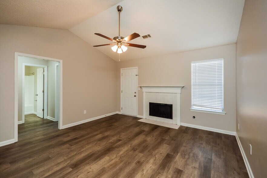 Building Photo - 608 Fieldcrest Dr