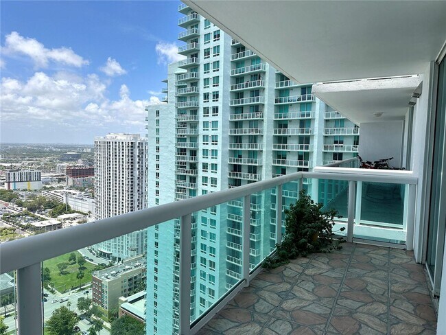 Building Photo - 1800 N Bayshore Dr
