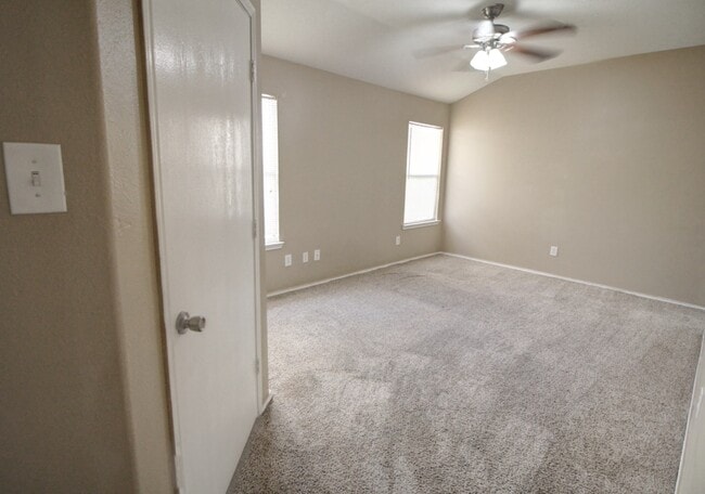 Building Photo - 1430 Hade Falls Ln