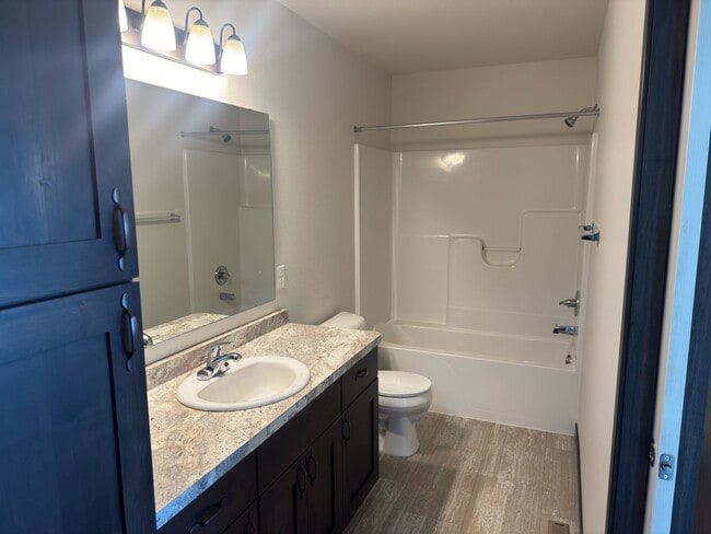 Building Photo - 4 Bed 3 Bath Single Family Home