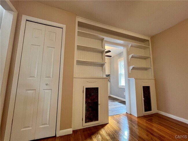 Building Photo - 427 Mosley Dr