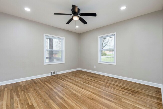 Building Photo - 2220 Auburn Dr