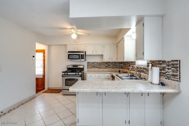 Building Photo - 24665 Robinia Dr