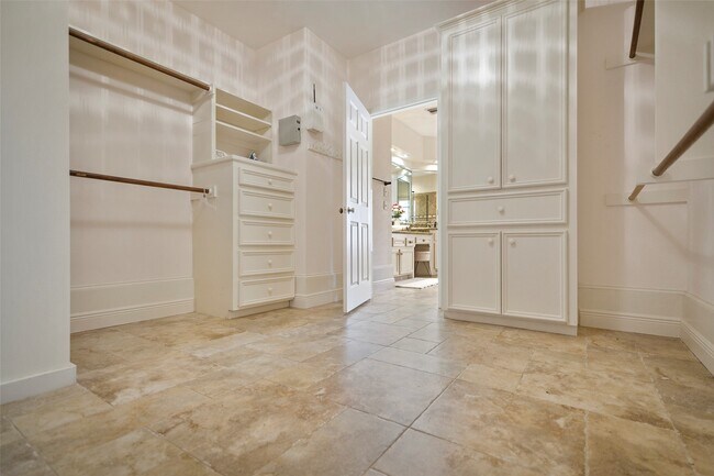 Building Photo - 14311 Islandwoods Dr