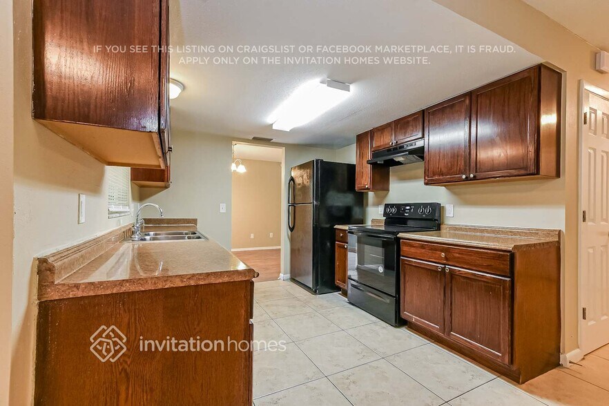 Building Photo - 7314 Tree Ln