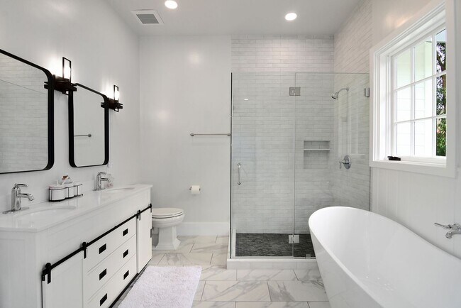 Building Photo - 28845 Countryside Dr