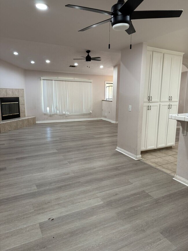 Building Photo - Charming 3-Bedroom Home with Spacious Yard