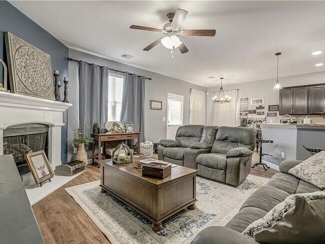 Building Photo - Beautiful 4bed/2.5bath Home Available in Mustang, OK