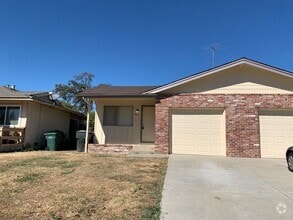 Building Photo - Cute 2 bedroom, 2 bath duplex available NOW!