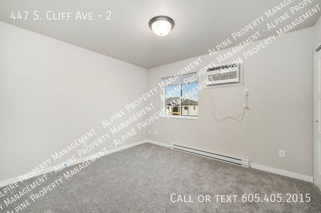 Building Photo - 447 S Cliff Ave