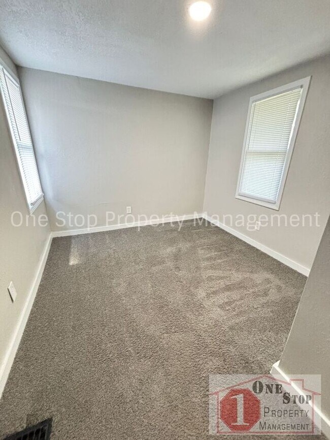 Building Photo - Beautiful 3 Bedroom 2 Bathroom in Kansas C...