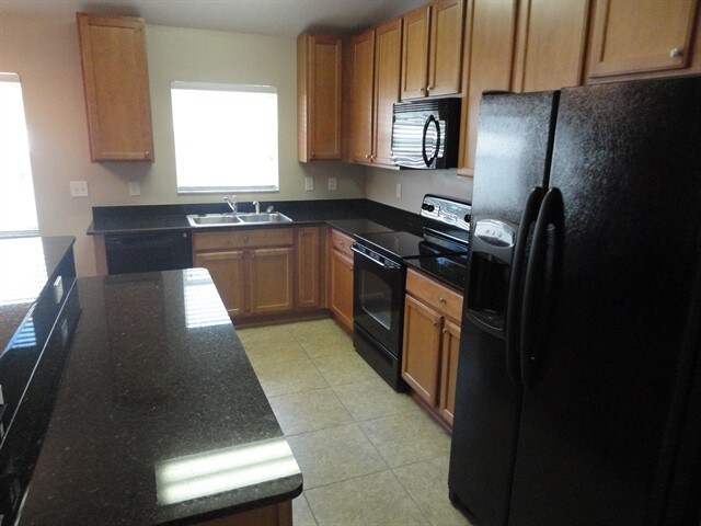 Building Photo - 3213 Dunstable Dr