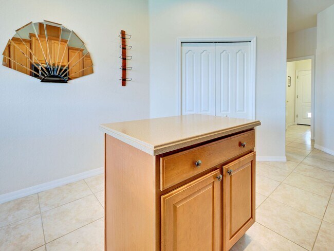 Building Photo - 3BD/2BA/3 Car Garage in Stoneybrook