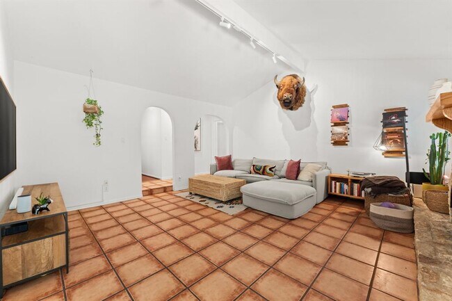Building Photo - 6408 Sunnysky Way