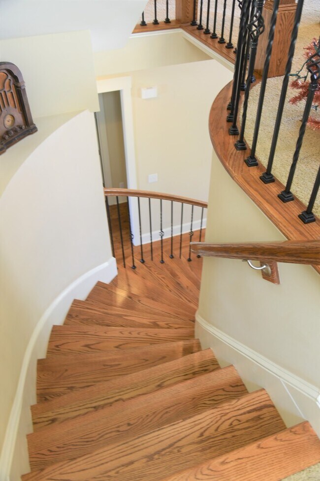 Building Photo - Beautiful, Spacious 4 bedroom 3 bath home ...