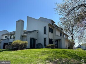Building Photo - 208 Heritage Dr