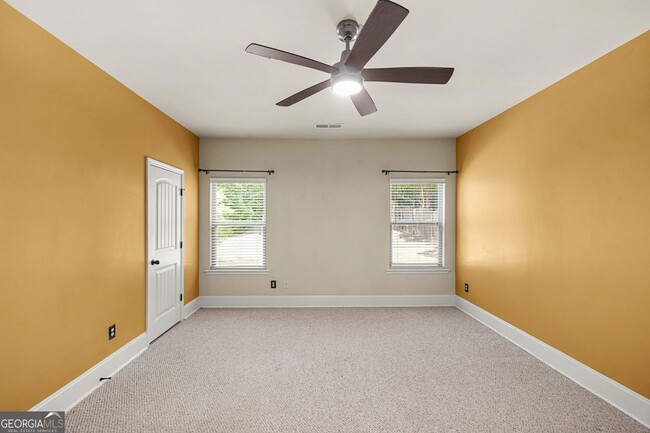 Building Photo - 882 Nestling Dr