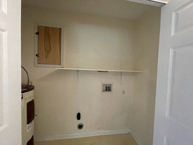 Building Photo - House for Rent