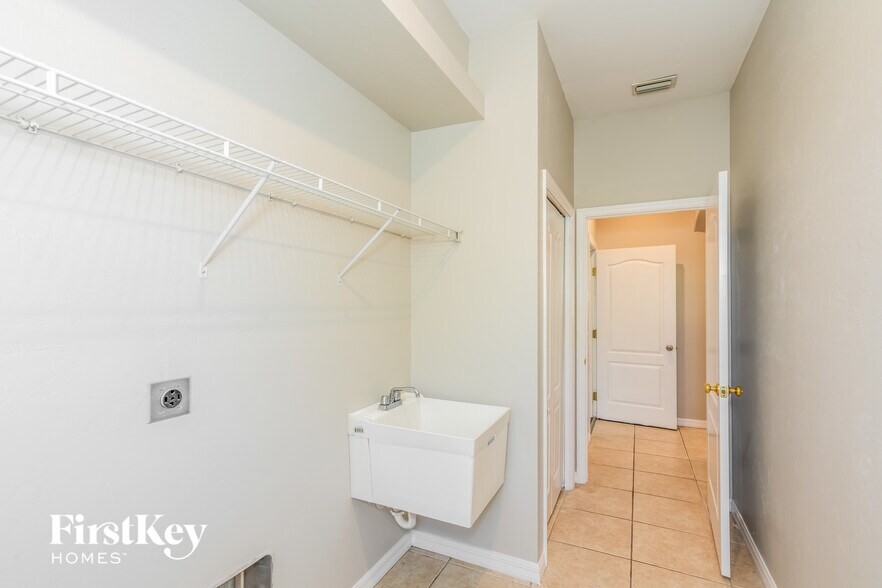 Building Photo - 2081 Nuremberg Blvd