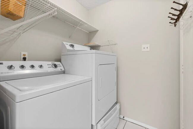 Building Photo - 18703 Lippizaner Dr