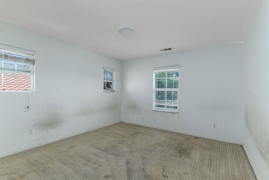 Building Photo - 3061 Clapper St