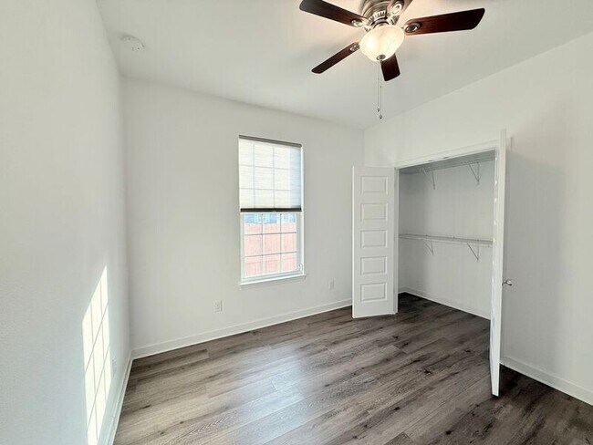 Building Photo - 500 N D St