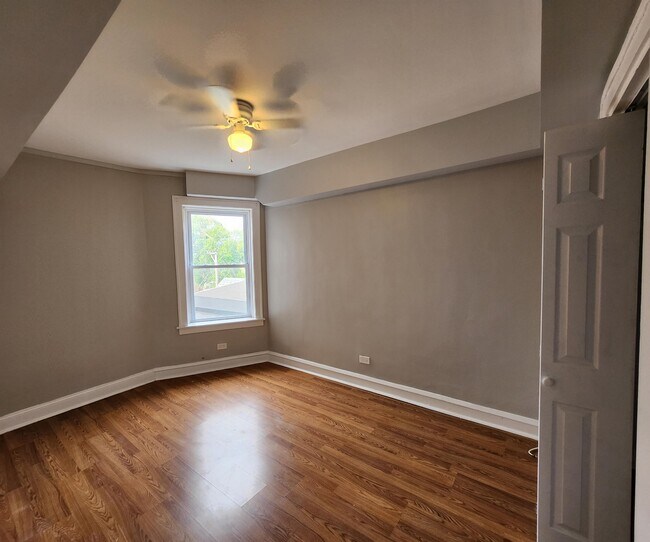 Building Photo - 8408 S Kingston Ave