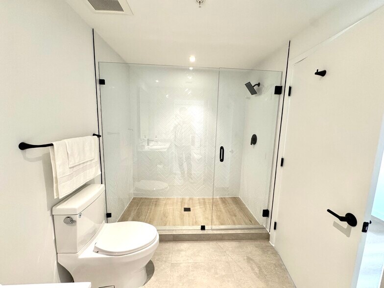 Building Photo - 3026 NW 1st Ave