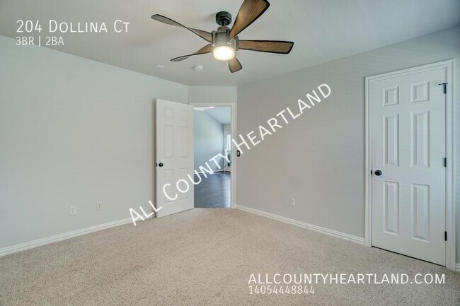 Building Photo - 204 Dollina Ct