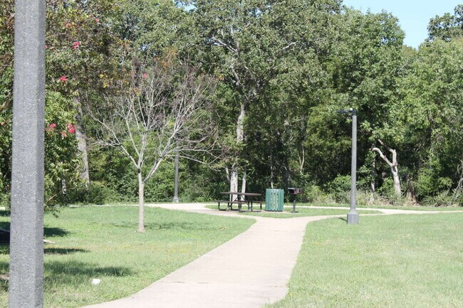 Building Photo - 2403 Bosque Dr