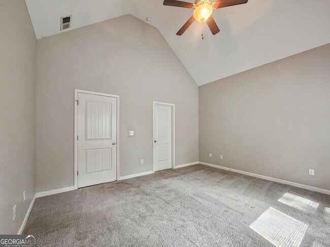 Building Photo - 213 Daisy Cir