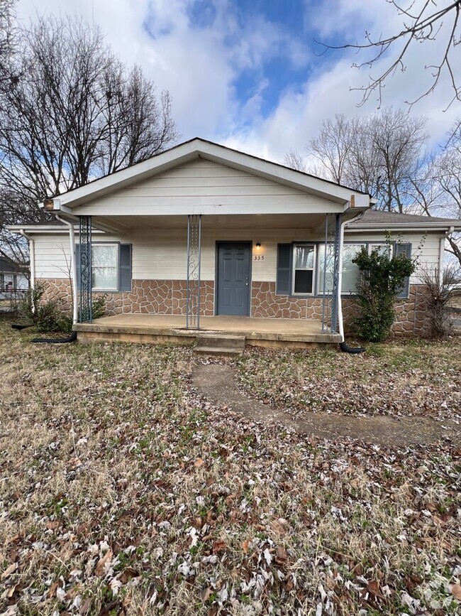 Building Photo - Three Bedroom Ranch with Fenced Yard in Ol...