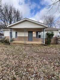 Building Photo - Three Bedroom Ranch with Fenced Yard in Ol...